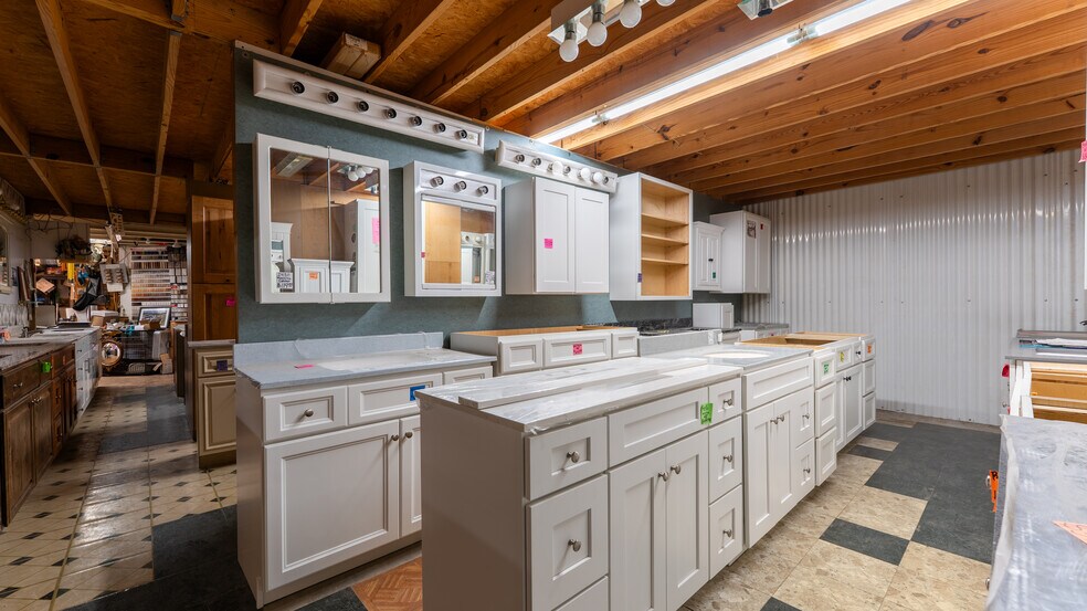 More Photos Of 19850 Houston Rd, Lebanon Showroom For Sale