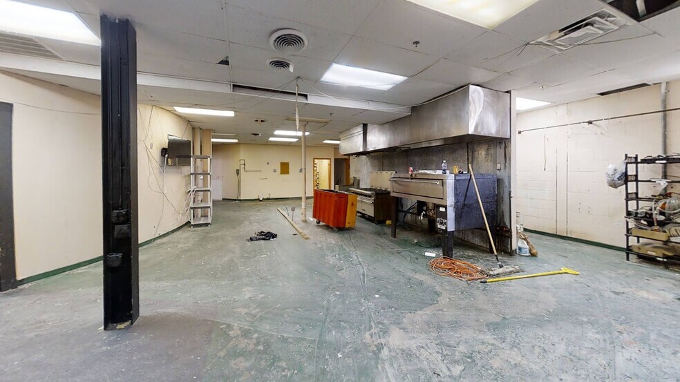 More Photos Of 546-566 Main St, Laconia Bar For Lease