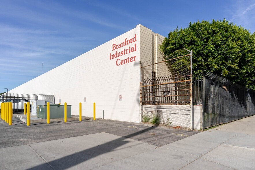 More Photos Of 12455 Branford St, Pacoima Warehouse For Sale