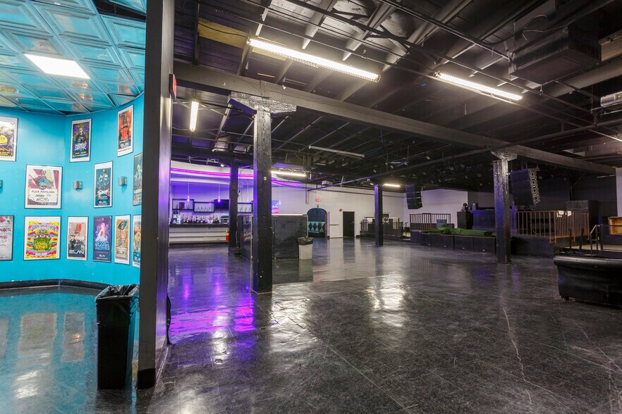 More Photos Of 301-307 W River St, Savannah General Retail For Lease