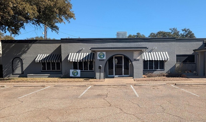 Primary Photo Of 1605 Lake Success Dr, Waco Office For Lease