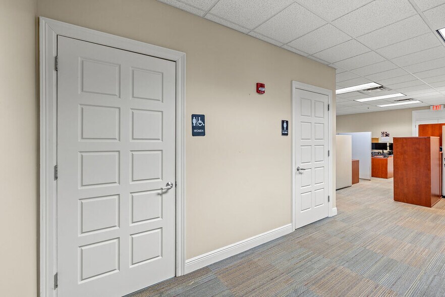 More Photos Of 1555 Indian River Blvd, Vero Beach Medical For Lease