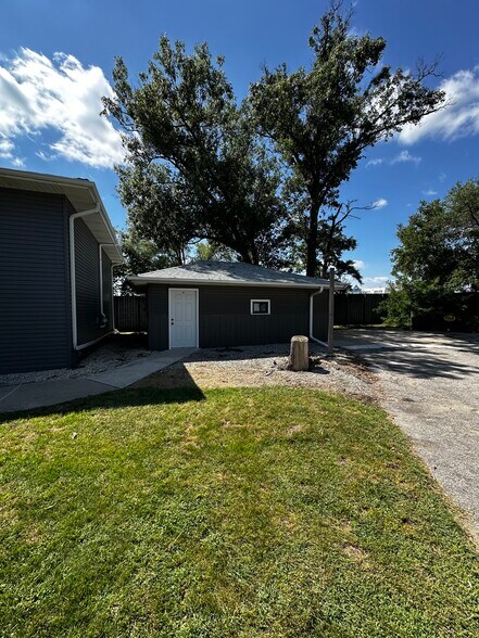 More Photos Of 4831 Tama St, Marion Multifamily For Sale