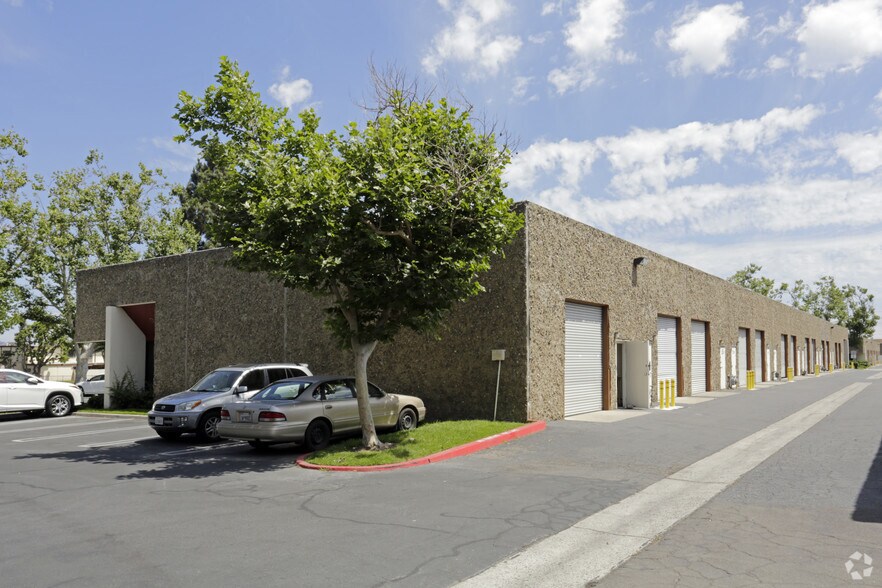 More Photos Of 2204-2230 S Fairview St, Santa Ana Light Distribution For Lease