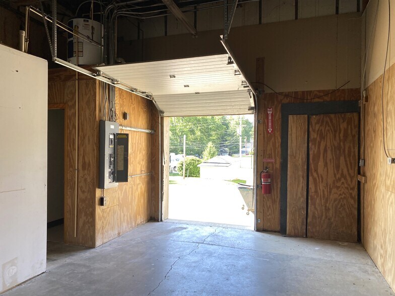 More Photos Of 401 SW 1st St, Paoli Unknown For Lease