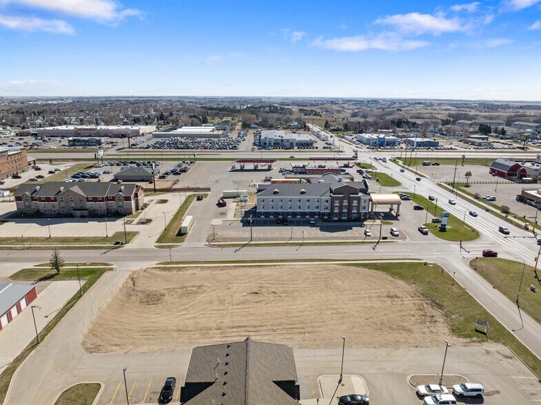 More Photos Of 400 37th Ave SW ave, Minot Land For Sale