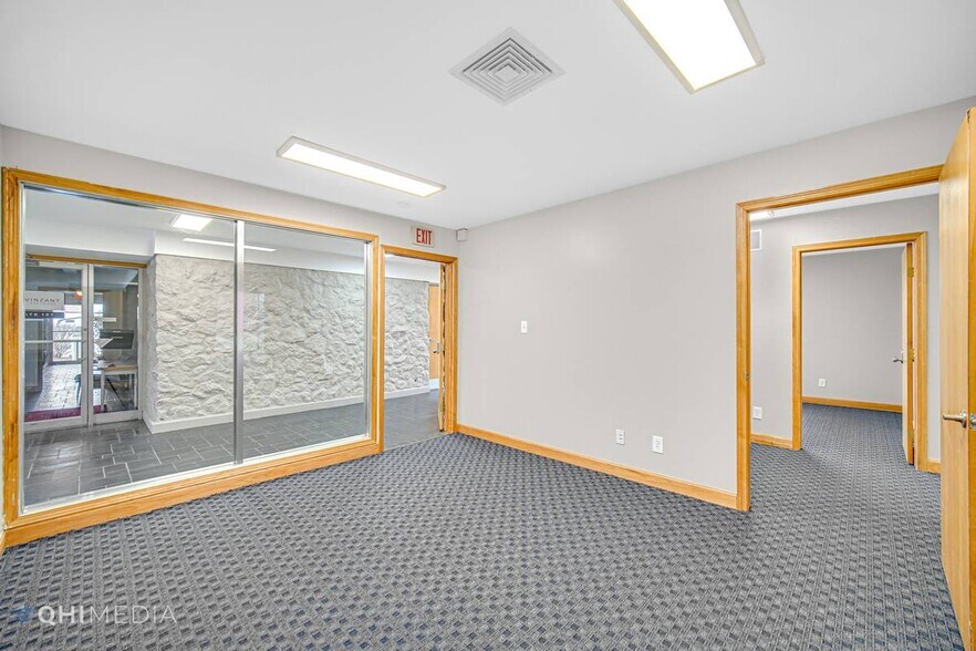 More Photos Of 904 W Old Ridge Rd, Hobart Office For Sale