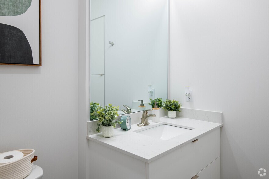 More Photos Of 2521 East Washington Ave, Madison Apartments For Lease