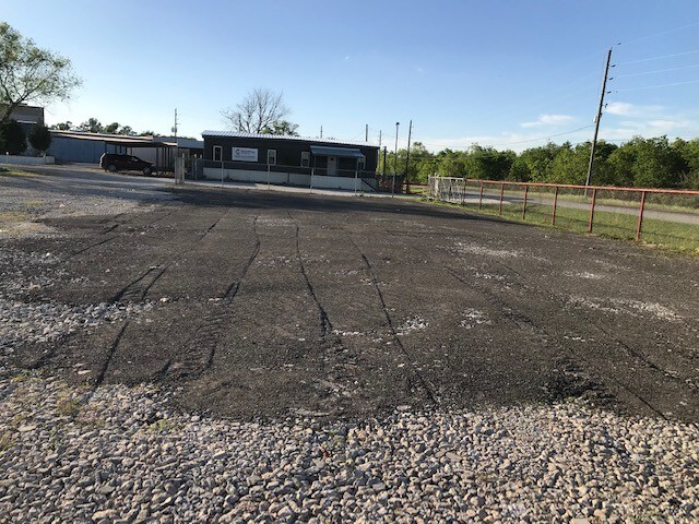 More Photos Of 10219 Pineland Rd, Houston Land For Lease