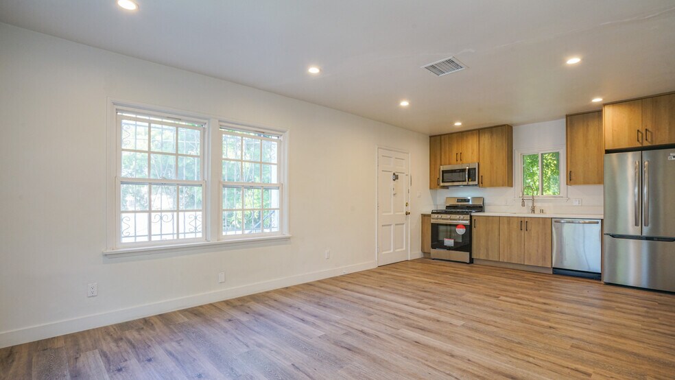 More Photos Of 6112-6114 Saturn St, Los Angeles Apartments For Sale