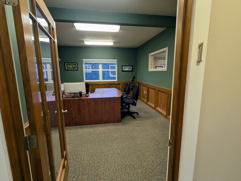 More Photos Of 1910 Island Ave, La Grande Office Residential For Lease