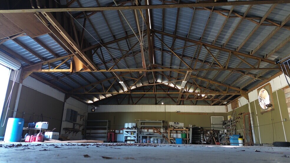 More Photos Of 203 Vicksburg St, Edwards Flex For Sale