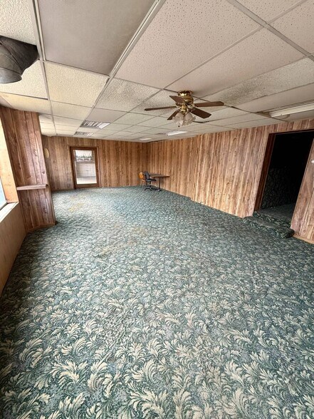 More Photos Of 305 W 5th St, Concordia Industrial For Lease