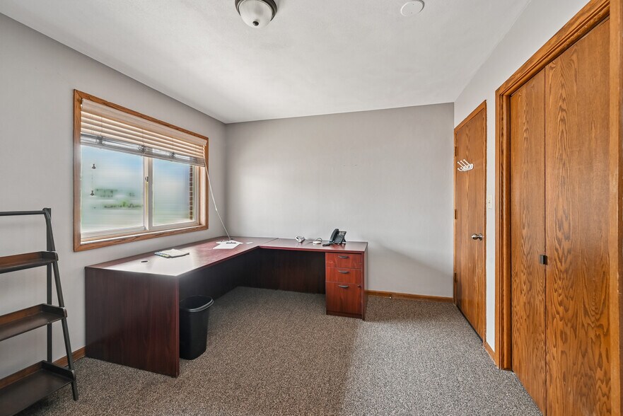 More Photos Of 1310 Solar Dr, Waterloo Office For Sale
