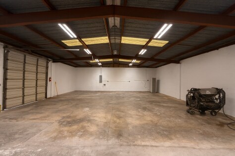 More Photos Of 4212 Garland Dr, Haltom City Warehouse For Lease