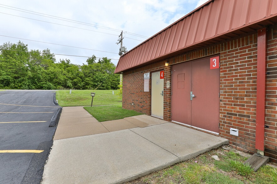 More Photos Of 500 W Daniels St, Ozark Office For Sale