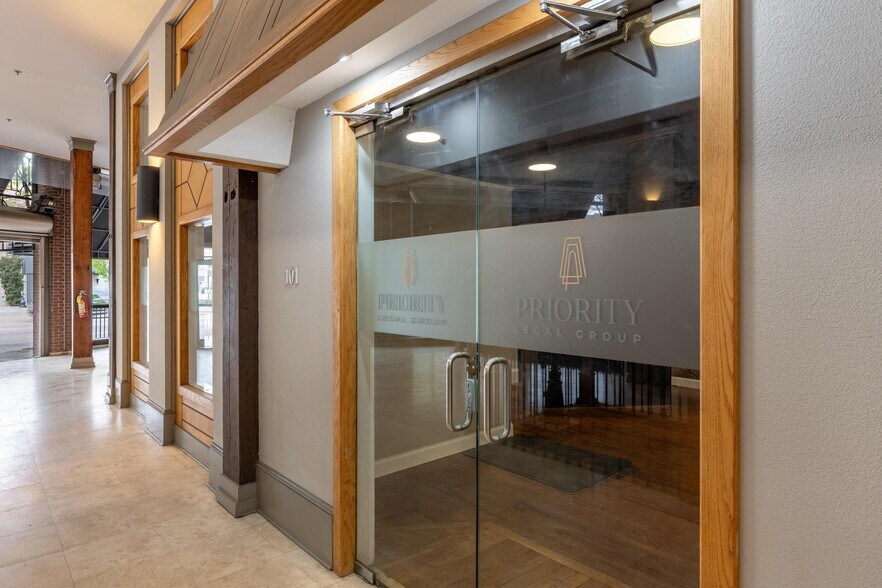 More Photos Of 1463 Market St, Chattanooga Storefront Retail Office For Sale