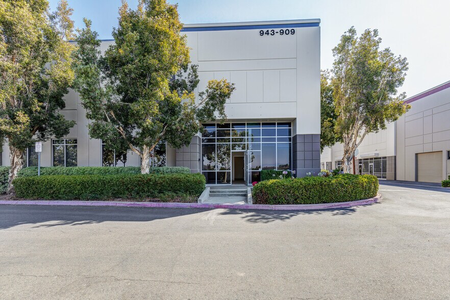 More Photos Of 909-943 Corporate Way, Fremont Research And Development For Sale