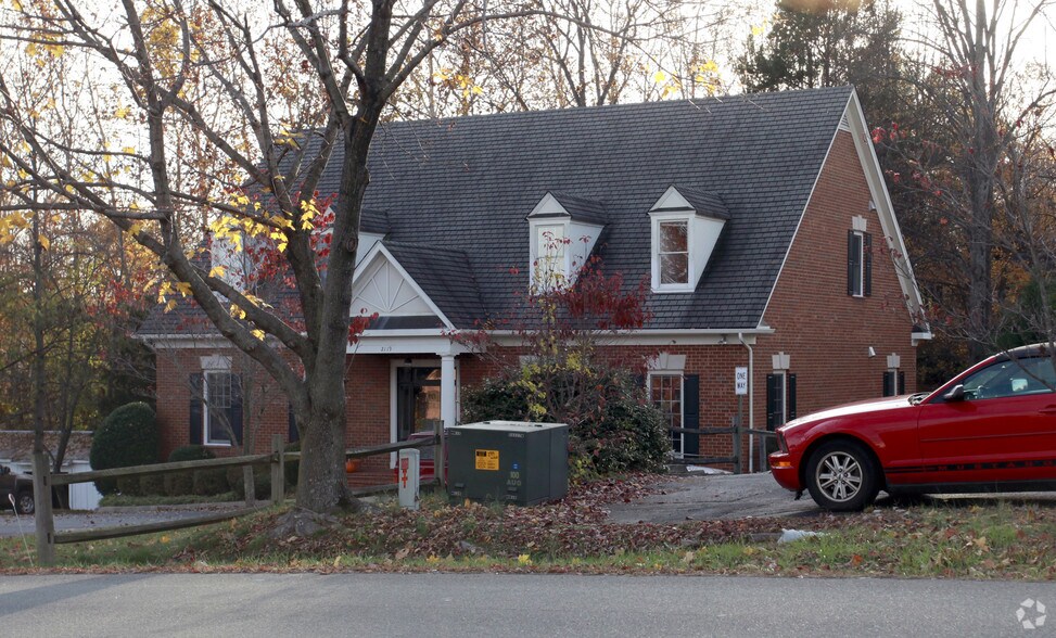 More Photos Of 2119 Berkmar Dr, Charlottesville Office For Lease