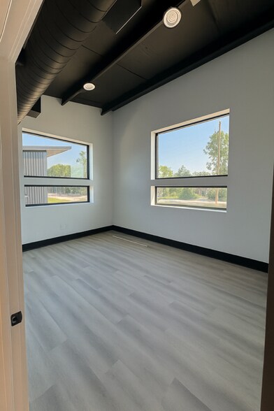 More Photos Of 32611 Tamina Rd, Magnolia Showroom For Sale