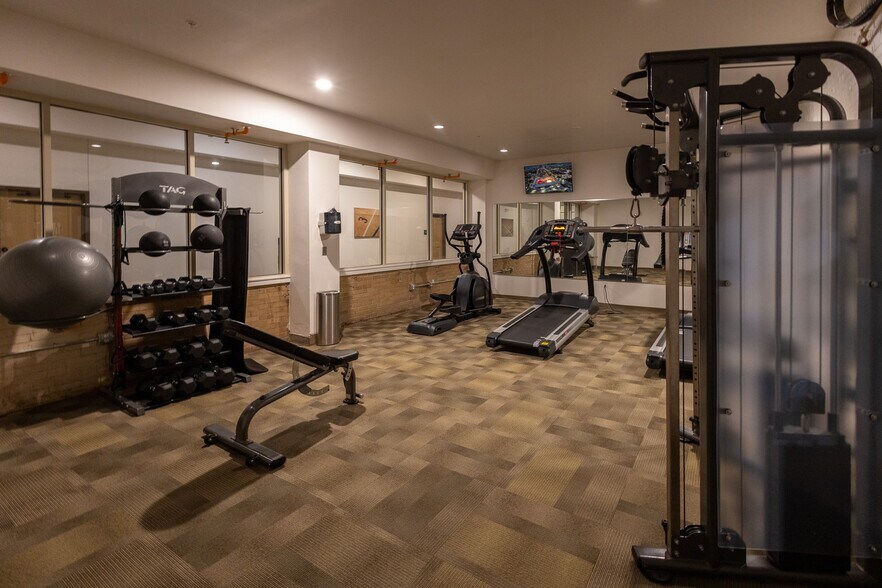 More Photos Of 1351 N Hanley Rd, University City Apartments For Sale