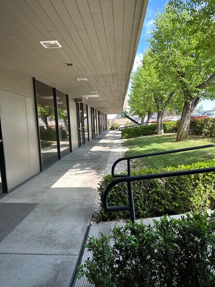 More Photos Of 191 W Shaw Ave, Fresno Office For Lease