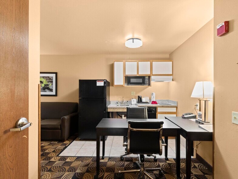 More Photos Of 1001 W College, Oak Creek Hotel For Sale