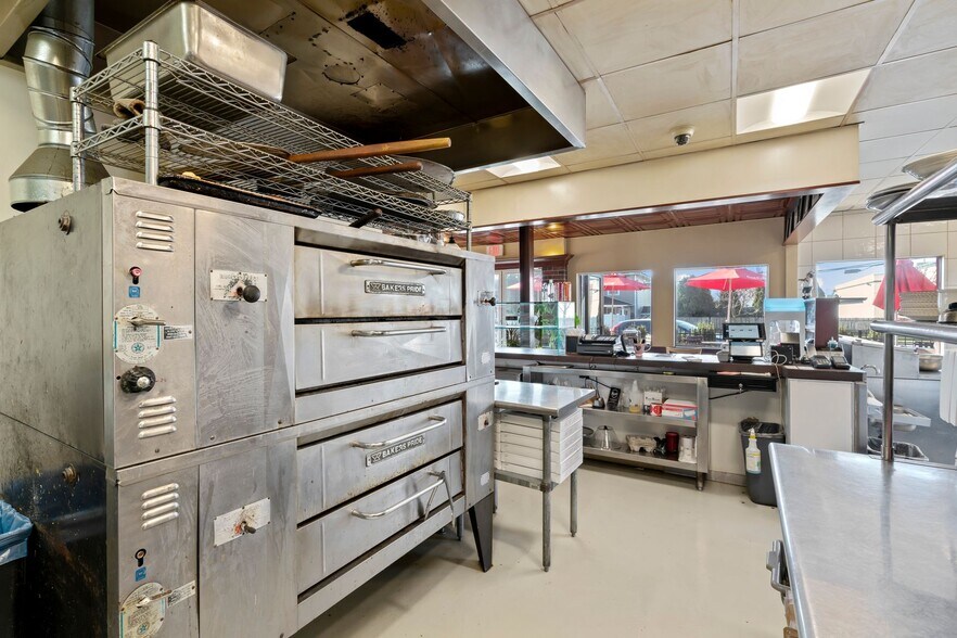 More Photos Of 76 E Pulaski Rd, Huntington Station Fast Food For Sale