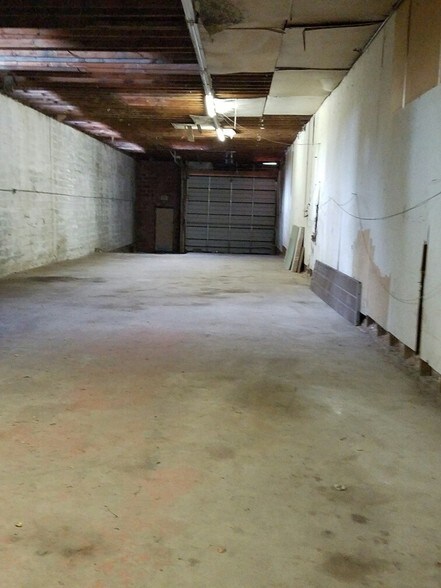 More Photos Of 3130-3136 W Chicago Ave, Chicago Showroom For Sale