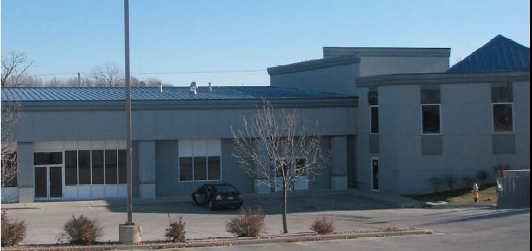 More Photos Of 801 NW Commerce Dr, Lee's Summit Sports And Entertainment For Sale