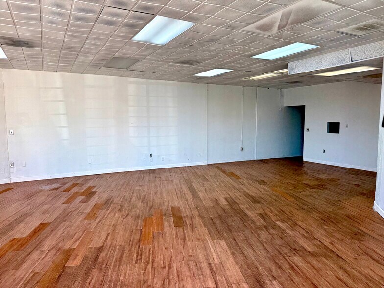 More Photos Of 6750-6772 Ingram Rd, San Antonio Storefront Retail Office For Lease