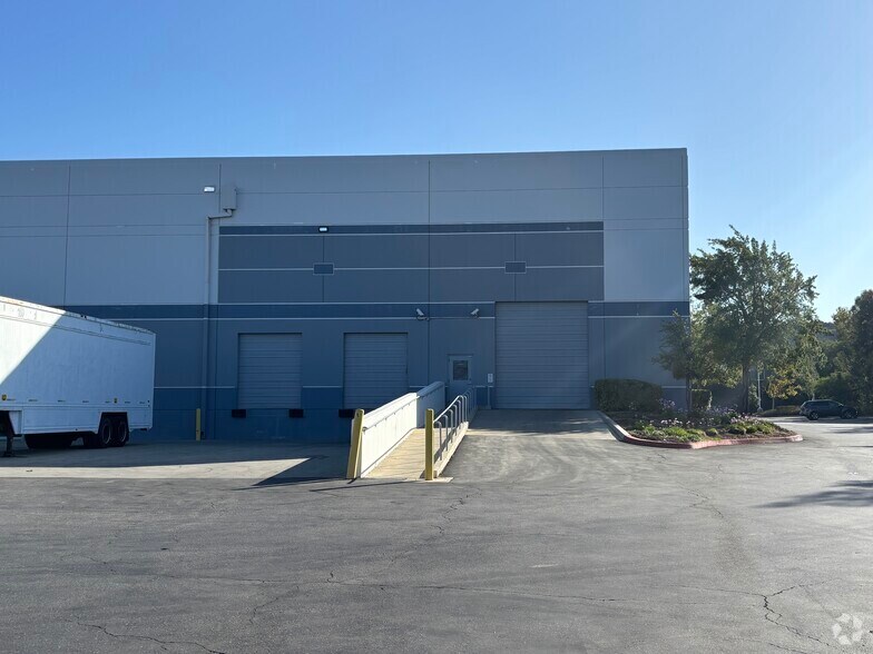 More Photos Of 28361-28385 Constellation Rd, Valencia Manufacturing For Lease