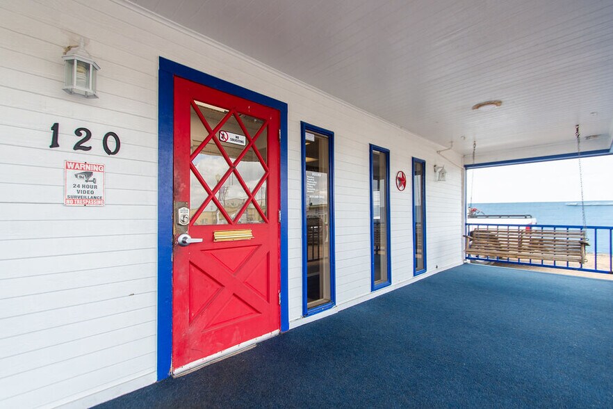 More Photos Of 120 E Mulberry St, Angleton Auto Dealership For Lease
