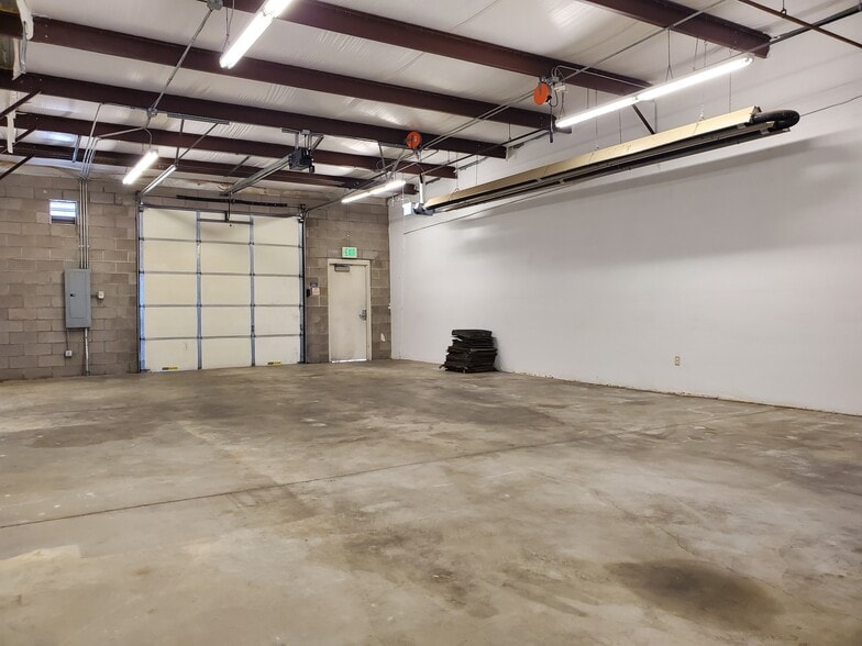 More Photos Of 350-366 Norfolk St, Aurora Light Manufacturing For Sale