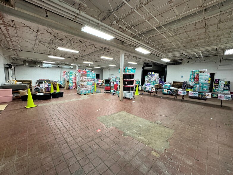 More Photos Of 2941 Moose Trl, Elkhart Manufacturing For Sale