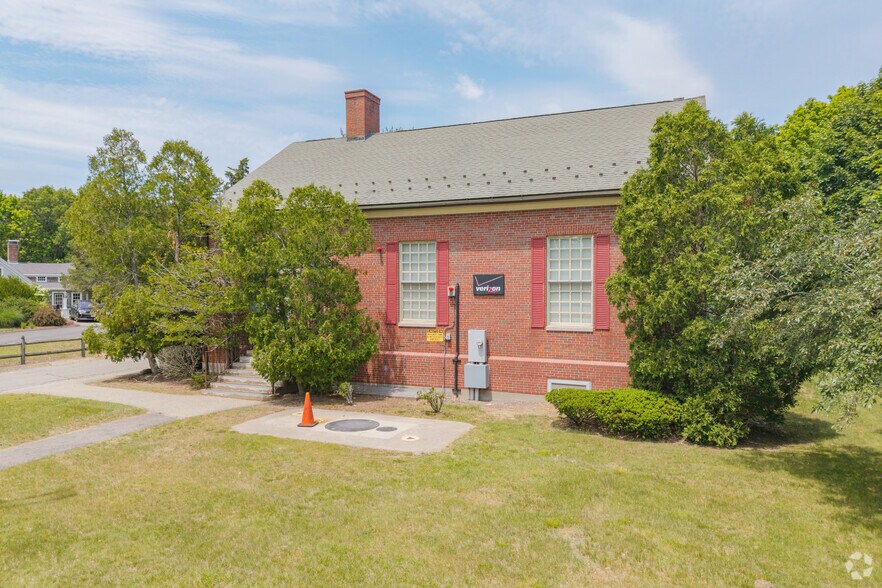 More Photos Of 51 Chestnut St, Duxbury Office For Sale