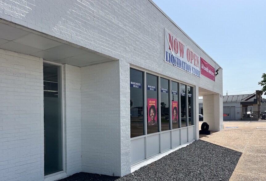 More Photos Of 16210 Clay Rd, Houston Auto Repair For Lease