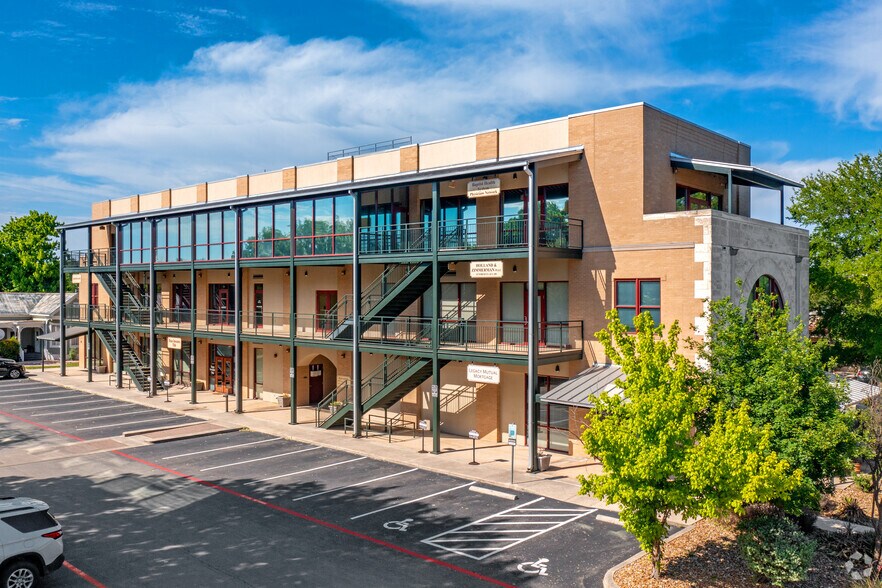 More Photos Of 116 W Blanco Rd, Boerne Office For Lease