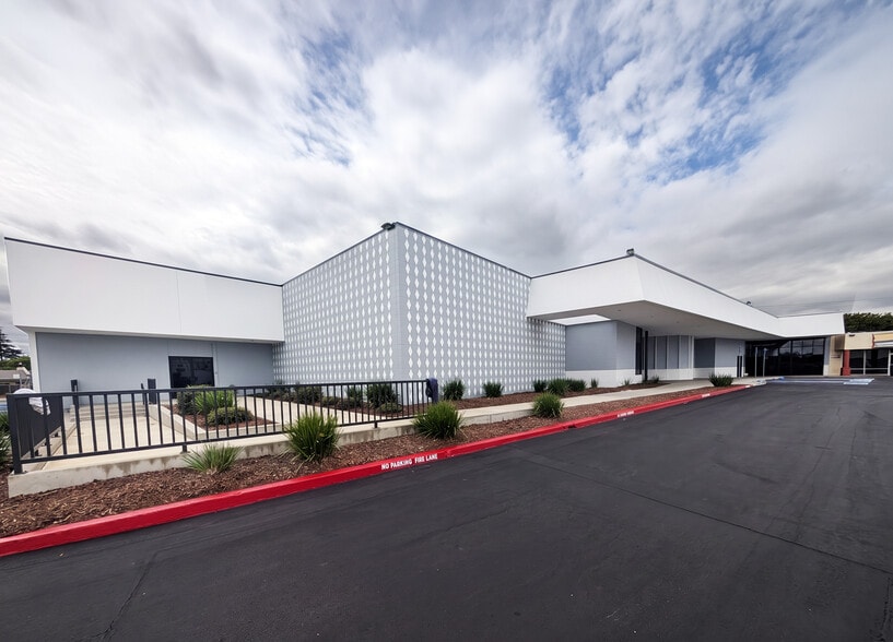 Primary Photo Of 2326 Florin Rd, Sacramento General Retail For Lease