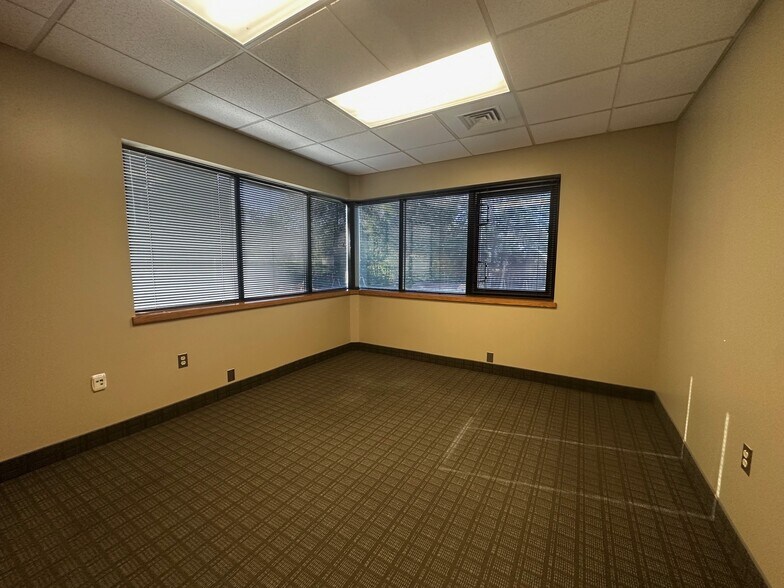 More Photos Of 546 Cromwell Ave, Rocky Hill Medical For Sale