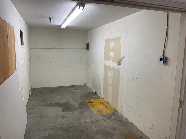 More Photos Of 1000 N Stephanie Pl, Henderson Warehouse For Lease