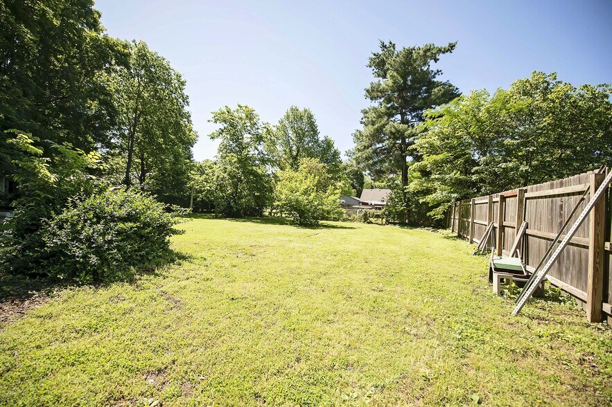 More Photos Of 1348 E Cherry St, Springfield Office For Lease