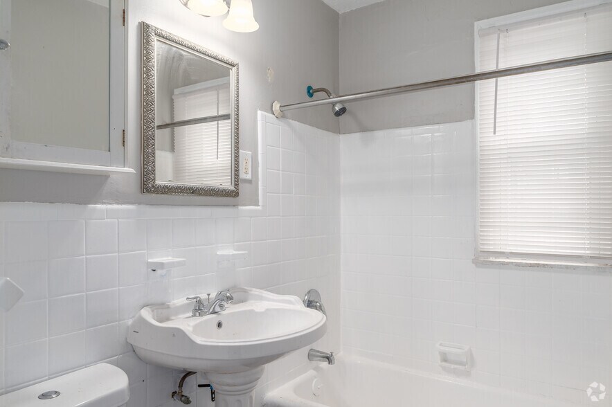 More Photos Of 12700 Shaker Blvd, Cleveland Apartments For Sale