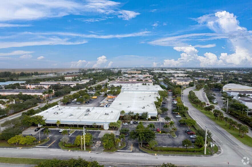 More Photos Of 5001-5035 N Hiatus Rd, Sunrise Warehouse For Lease