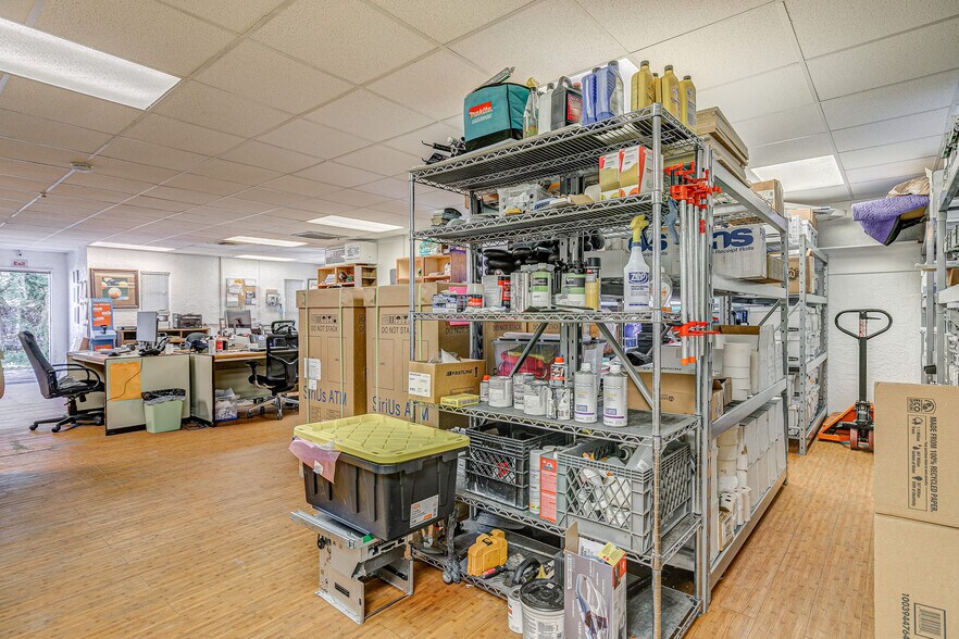 More Photos Of 689 4th St NW, Largo Manufacturing For Sale