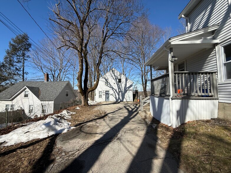 More Photos Of 2 Lyon St, Putnam Apartments For Sale