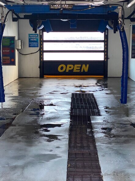 More Photos Of 690 Boswell Ave, Norwich Carwash For Sale