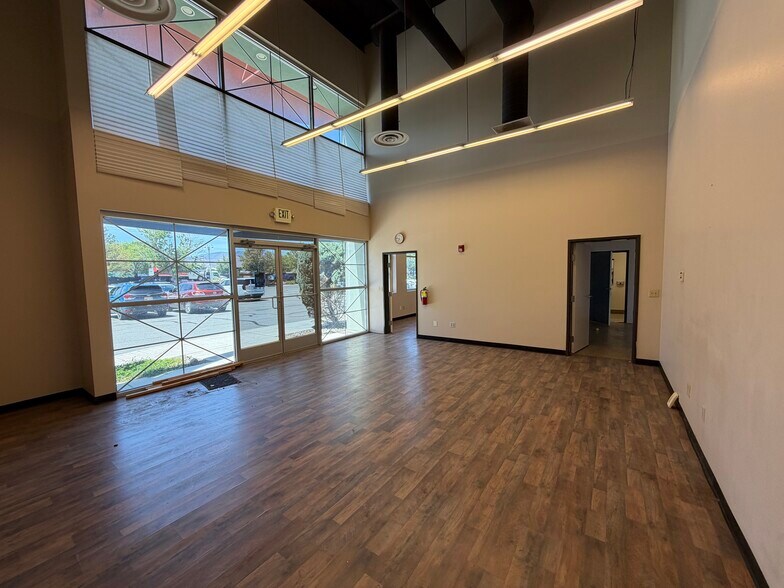 More Photos Of 920 Matley Ave, Reno Showroom For Lease