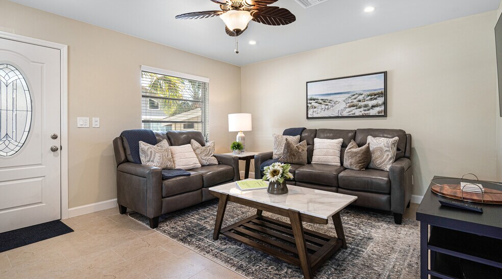 More Photos Of 832 Donax St, Sanibel Apartments For Sale