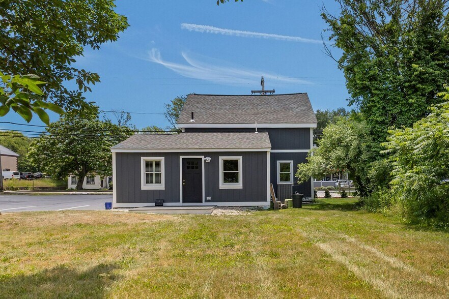 More Photos Of 2695 Hartford Ave, Johnston Office For Lease